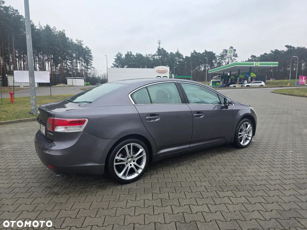 Toyota Avensis 1.8 Style - 10