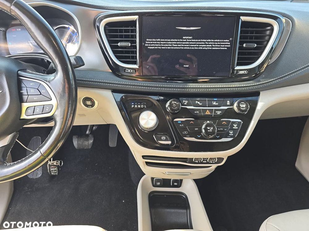 Chrysler Pacifica - 10