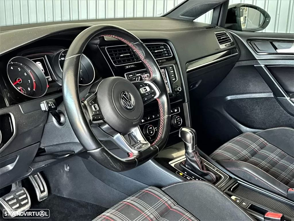 VW Golf 2.0 TSi GTi DSG - 41
