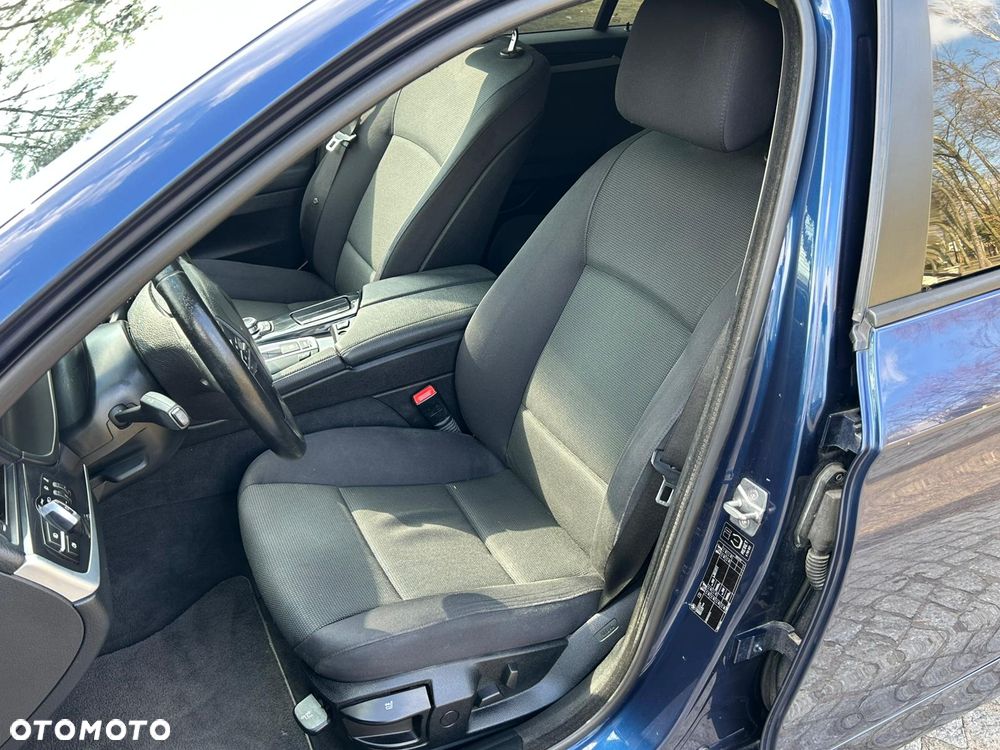 BMW Seria 5 528i xDrive - 16