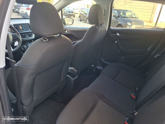 Peugeot 208 1.2 PureTech Signature - 34