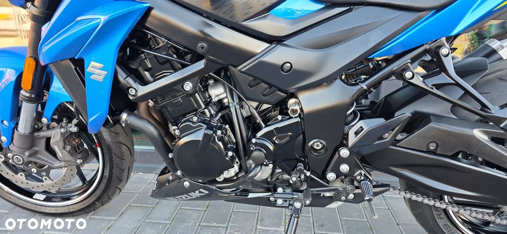 Suzuki GSX - 39
