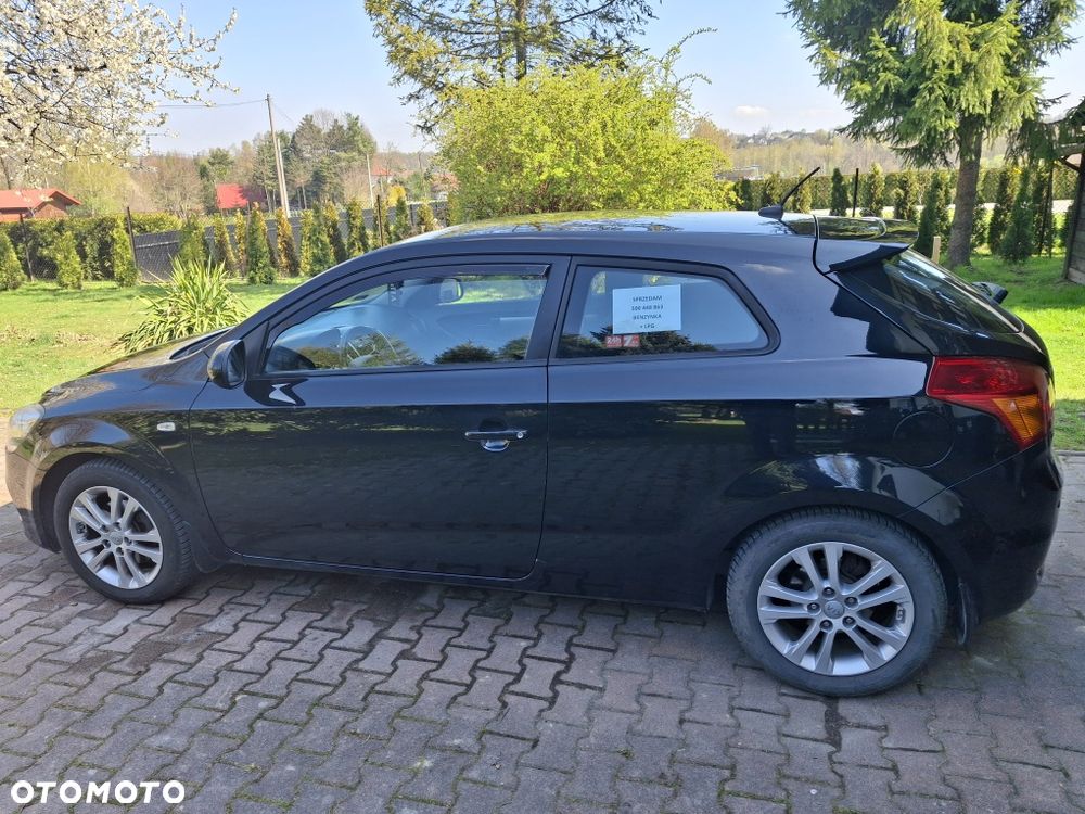 Kia Ceed 2011 photo 2