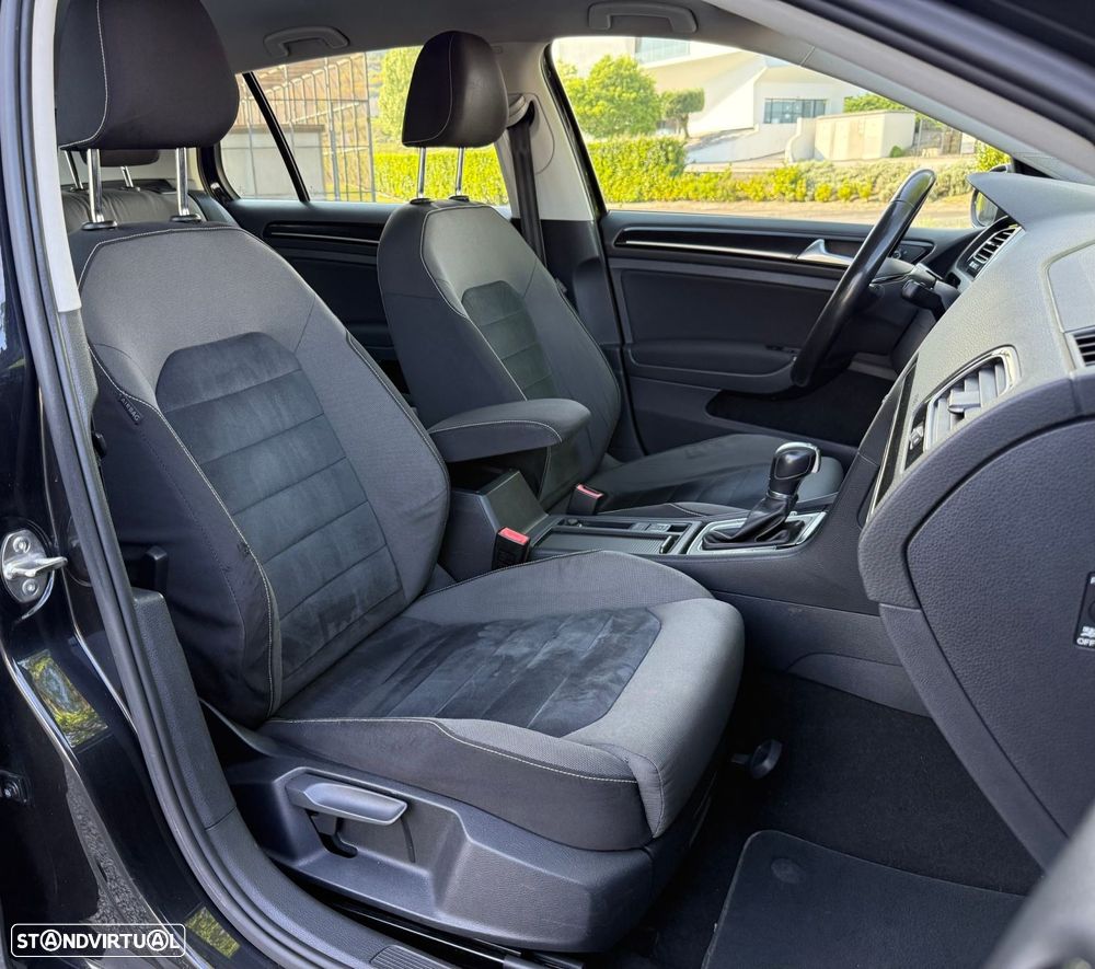 VW Golf 1.6 TDi Highline DSG - 23