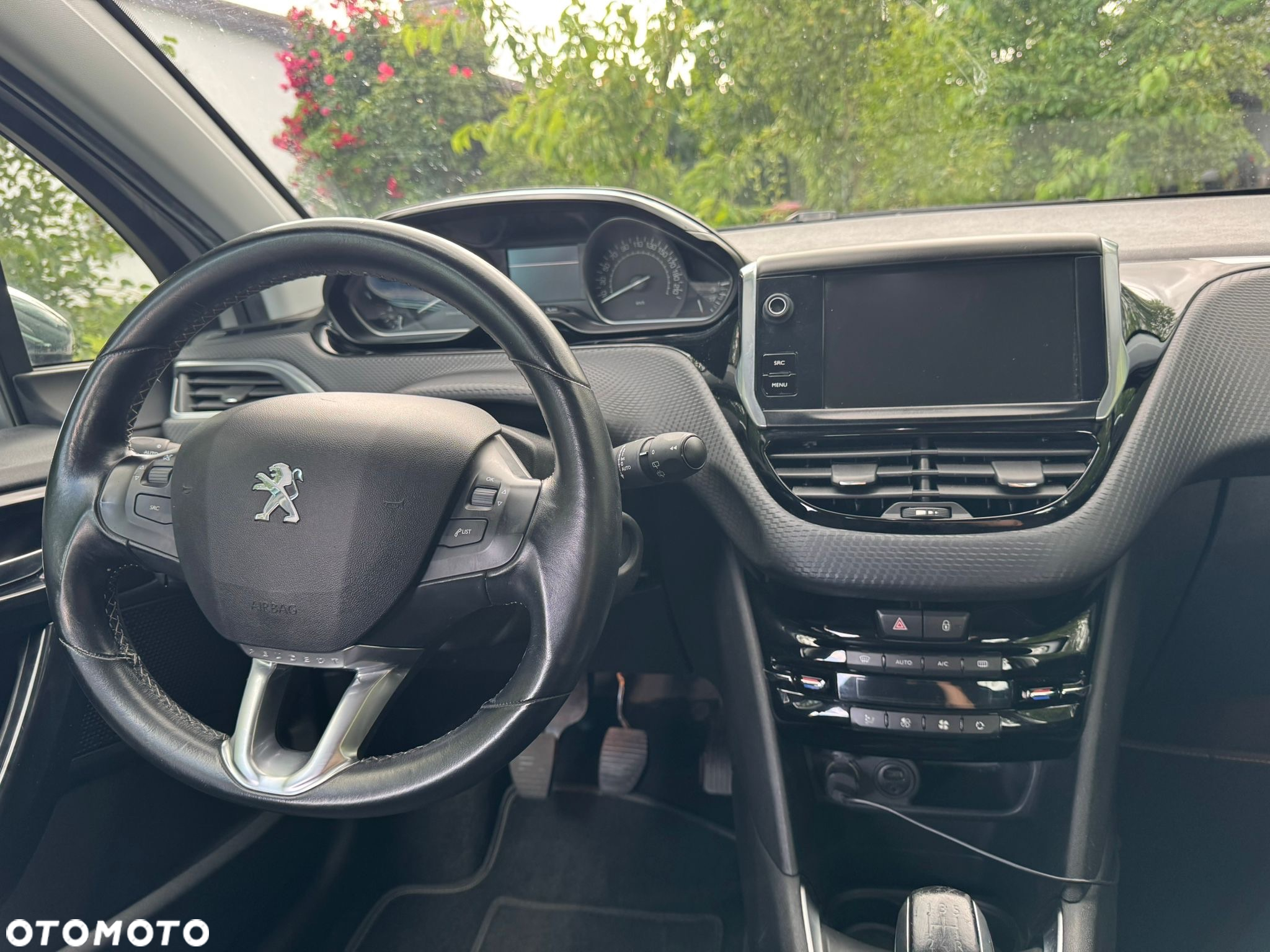 Peugeot 208 - 10