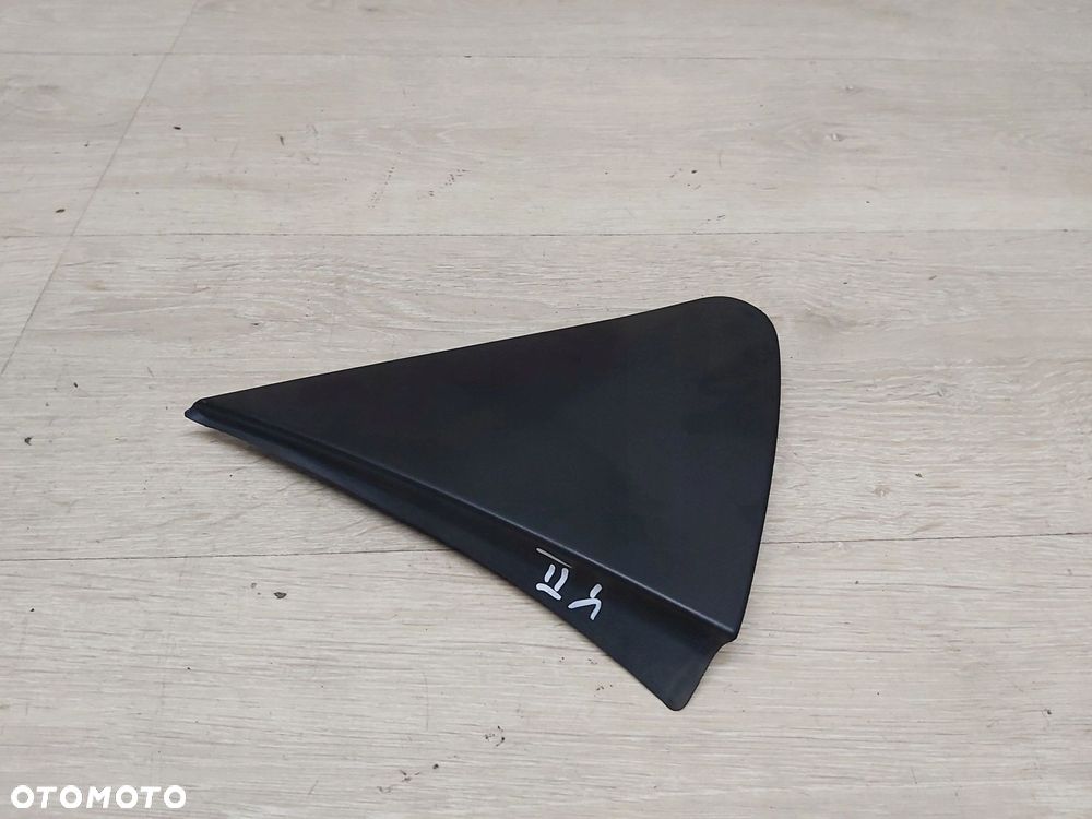 Toyota Yaris II trójkąt błotnika prawy przód zaślepka prawa 60117-0D060 - 1