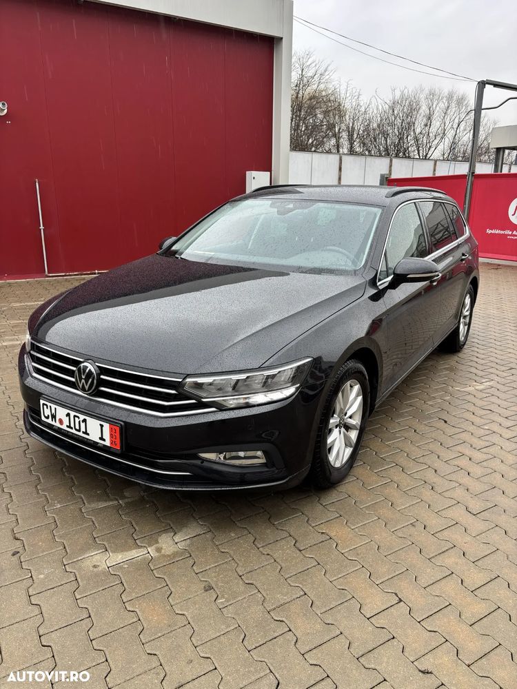 Volkswagen Passat - 1