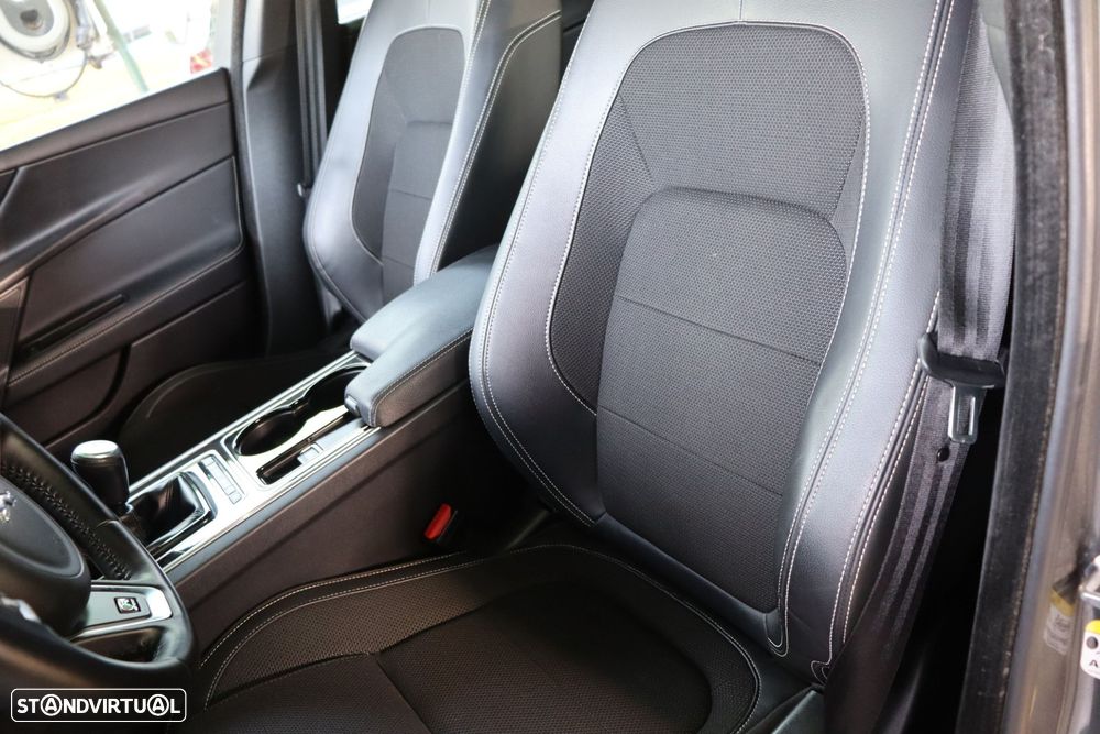 Jaguar XE 2.0 D R-Sport - 19