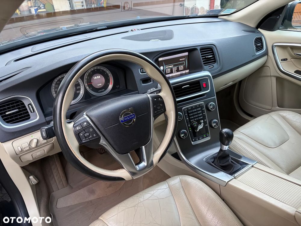 Volvo V60 T5 Summum - 9