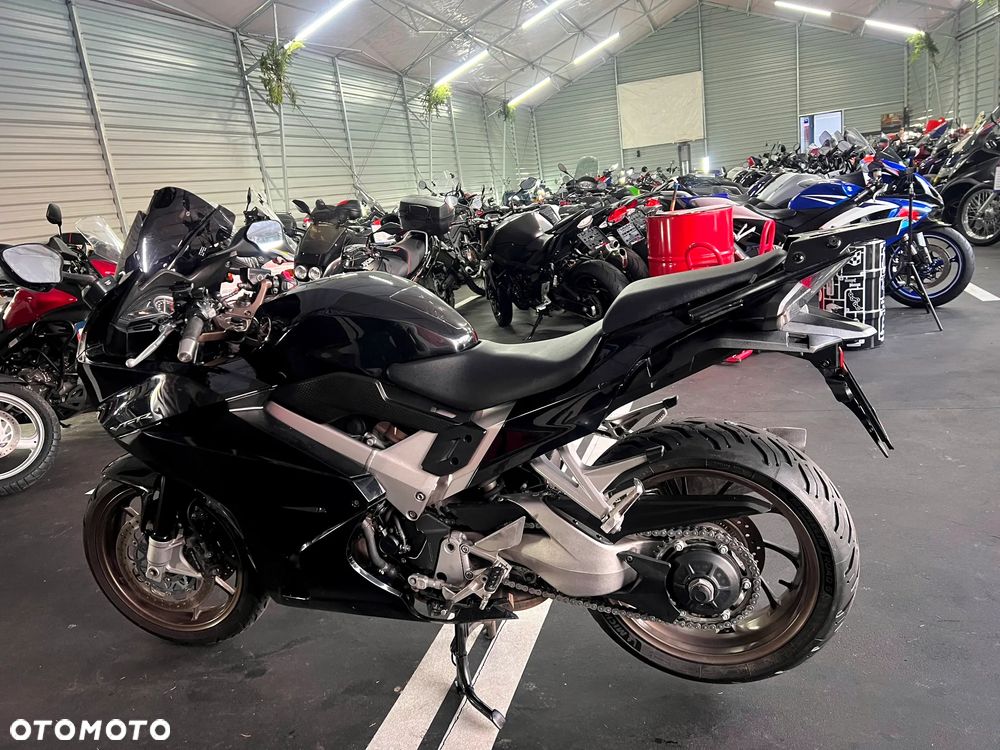 Honda VFR - 8