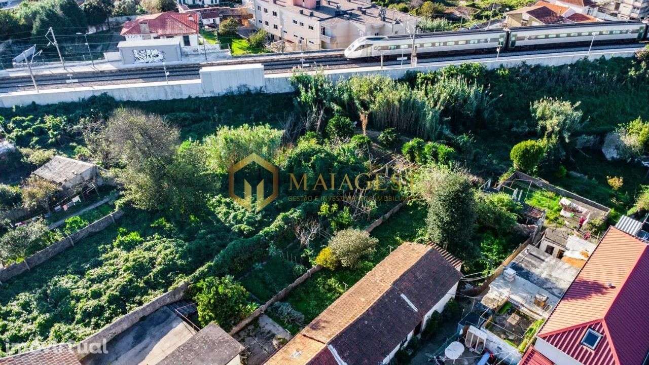 Moradia em Banda para recuperação total - Grande imagem: 5/22