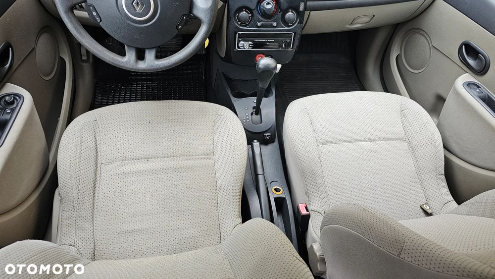 Renault Clio 1.6 Confort Privilege - 26