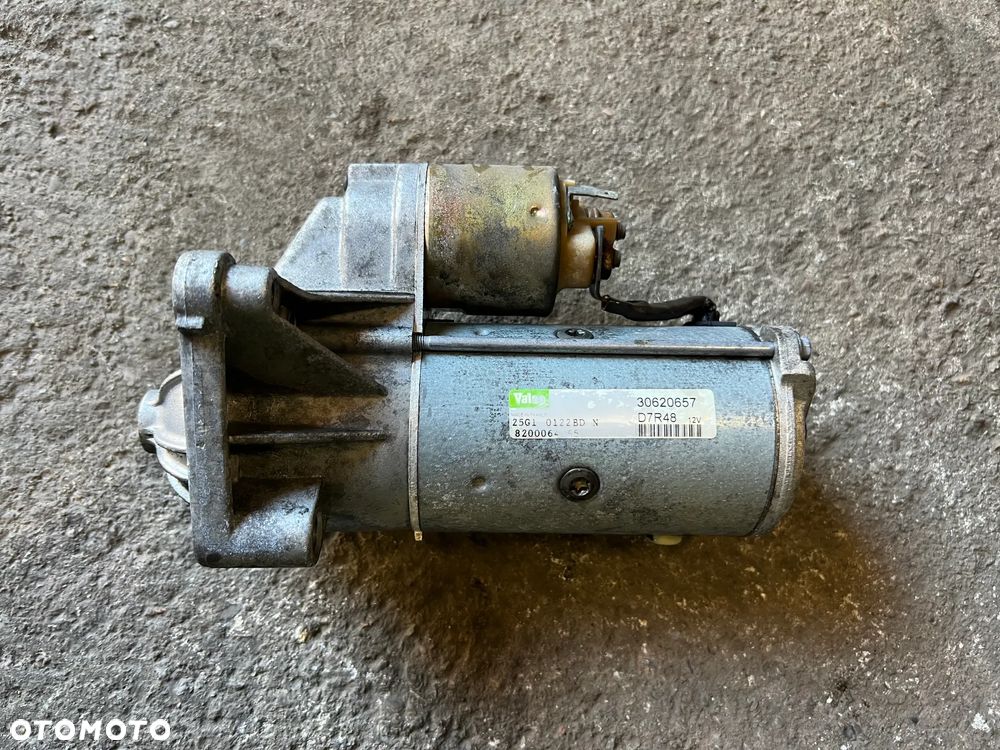 Rozrusznik VOLVO V40 S40 1.9 D/DCI 30620657 VALEO
