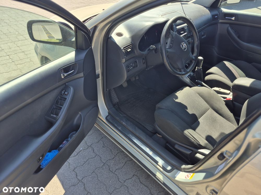 Toyota Avensis - 5
