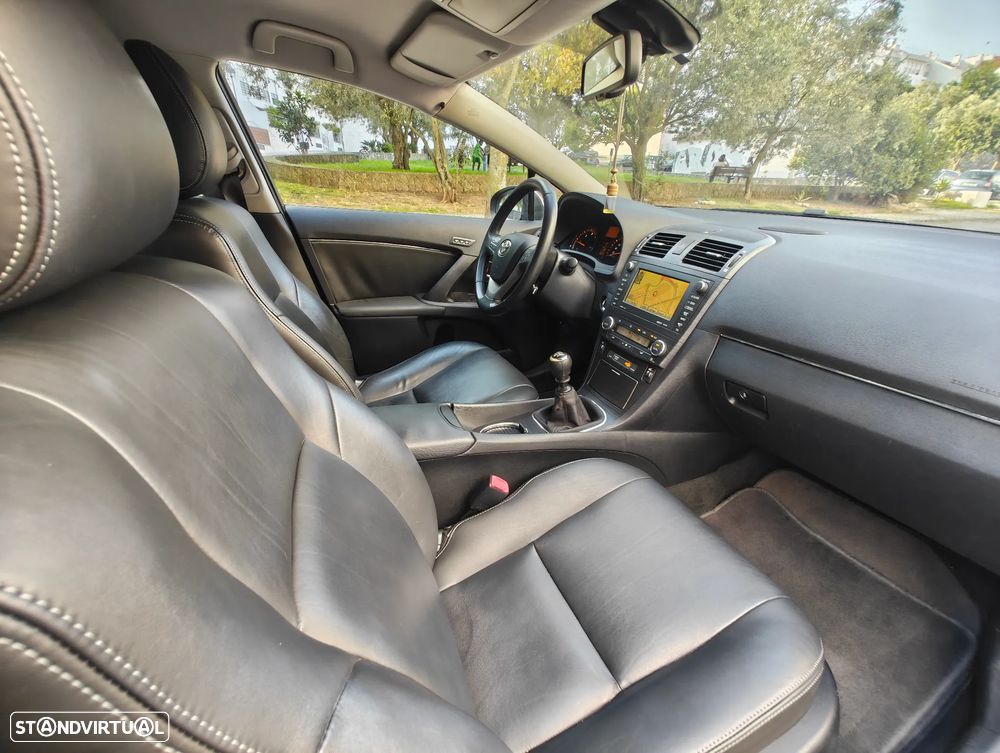 Toyota Avensis SD 2.2 D-4D Luxury +GPS+Pele - 27