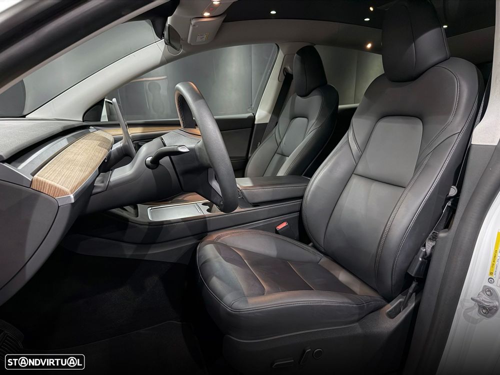 Tesla Model Y Long Range Dual Motor AWD - 16