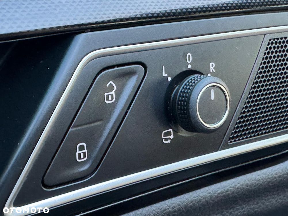 Volkswagen Golf Sportsvan - 25