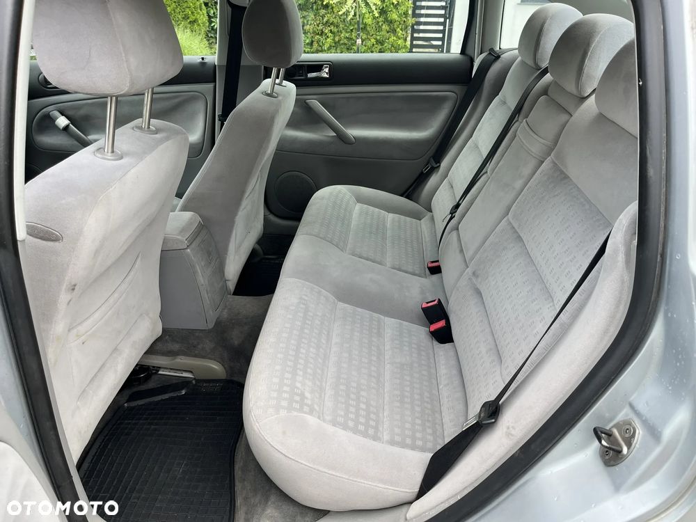 Volkswagen Passat 1.8T Comfortline Tiptr - 12