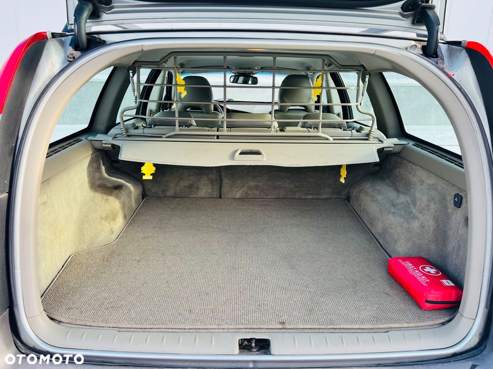 Volvo XC 70 AWD Momentum - 25