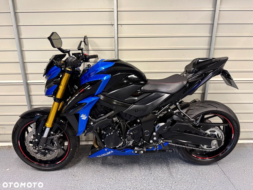 Suzuki GSX - 13