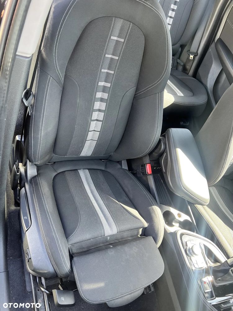 BMW Seria 2 218d - 11