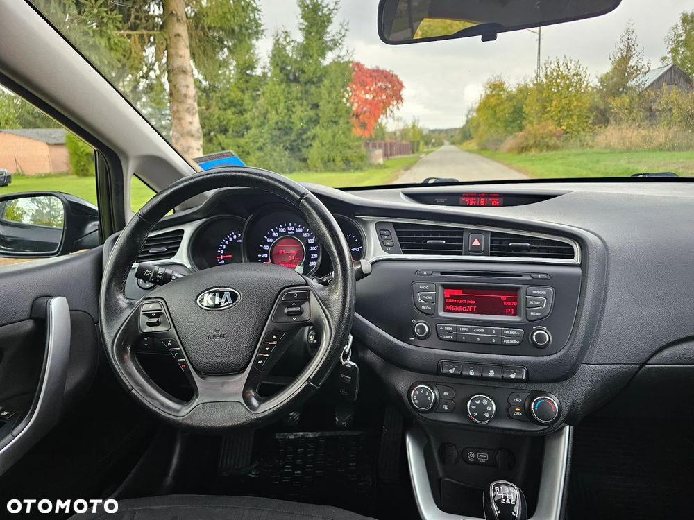 Kia Ceed 1.4 CVVT UEFA EURO 2016 - 11