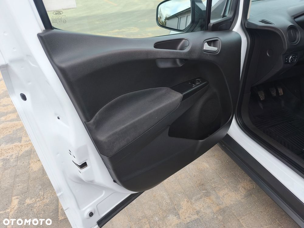 Ford Transit Courier - 24