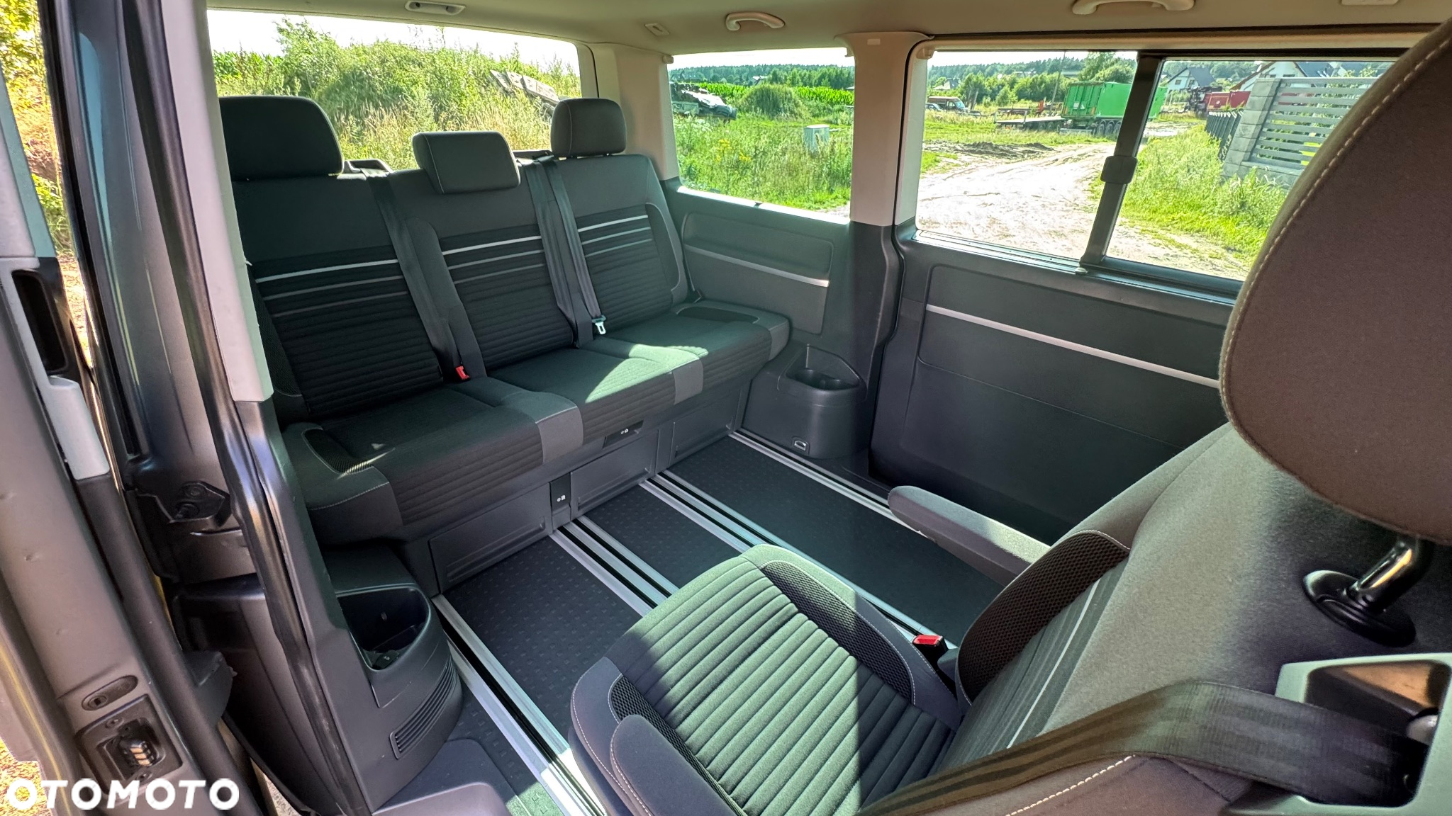 Volkswagen Multivan - 25