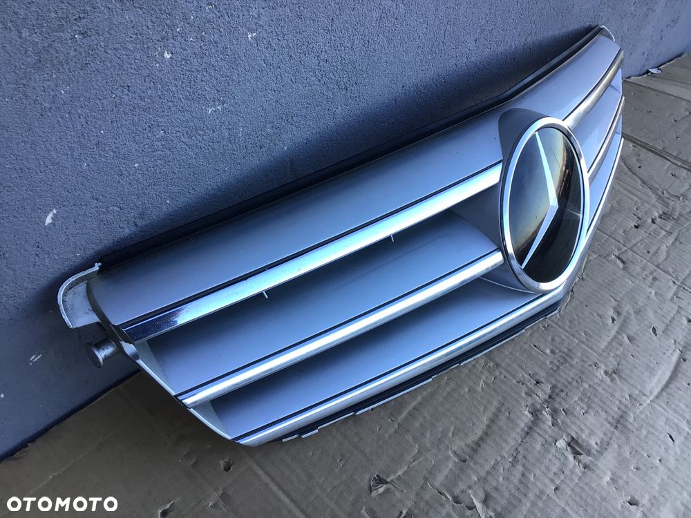 Grill Atrapa Mercedes C-klasa 204 Lift Distronic E -klasa 207 - 2