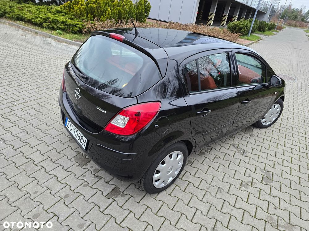 Opel Corsa 1.2 16V Cosmo - 24