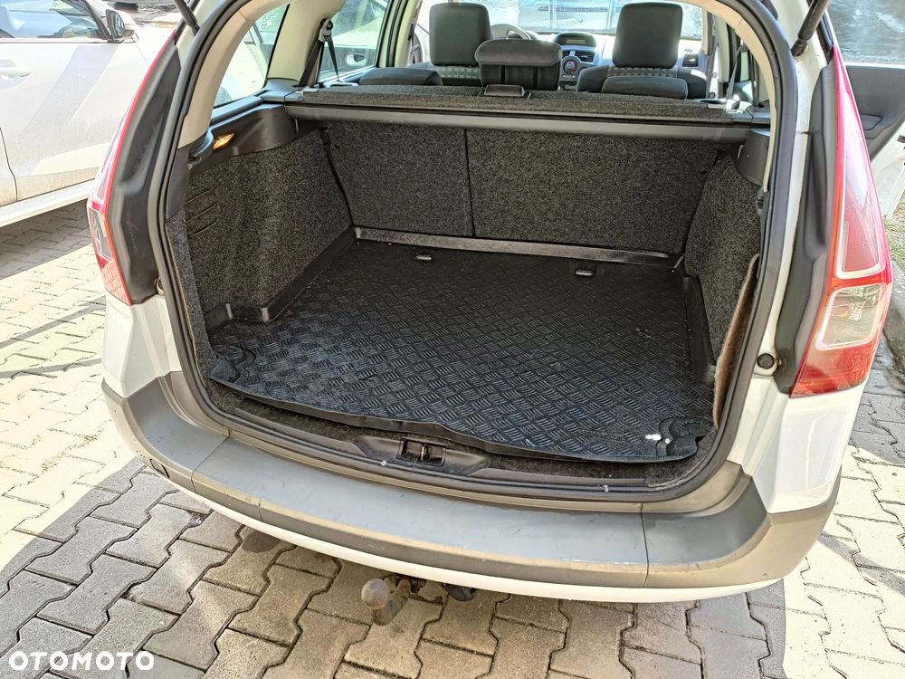 Renault Megane 1.6 Dynamique - 9