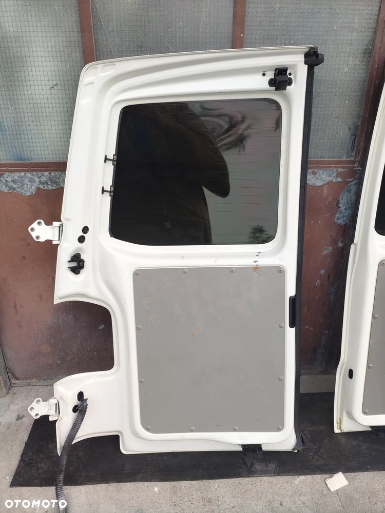 Drzwi klapy skrzydelka VW T6 - 11