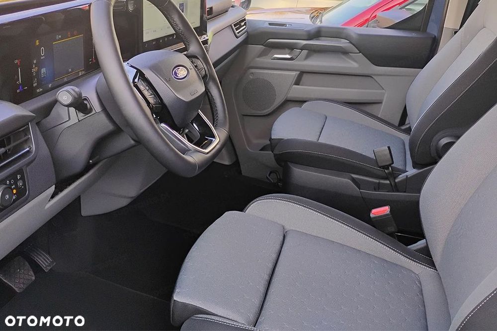 Ford Tourneo Custom - 11