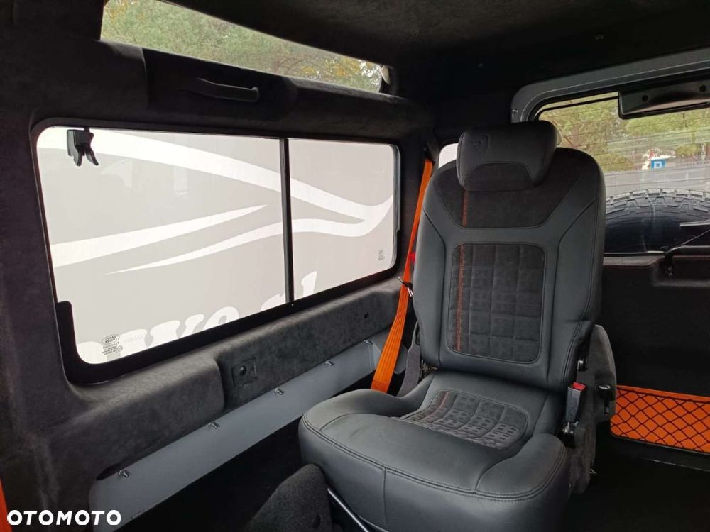 Land Rover Defender - 35