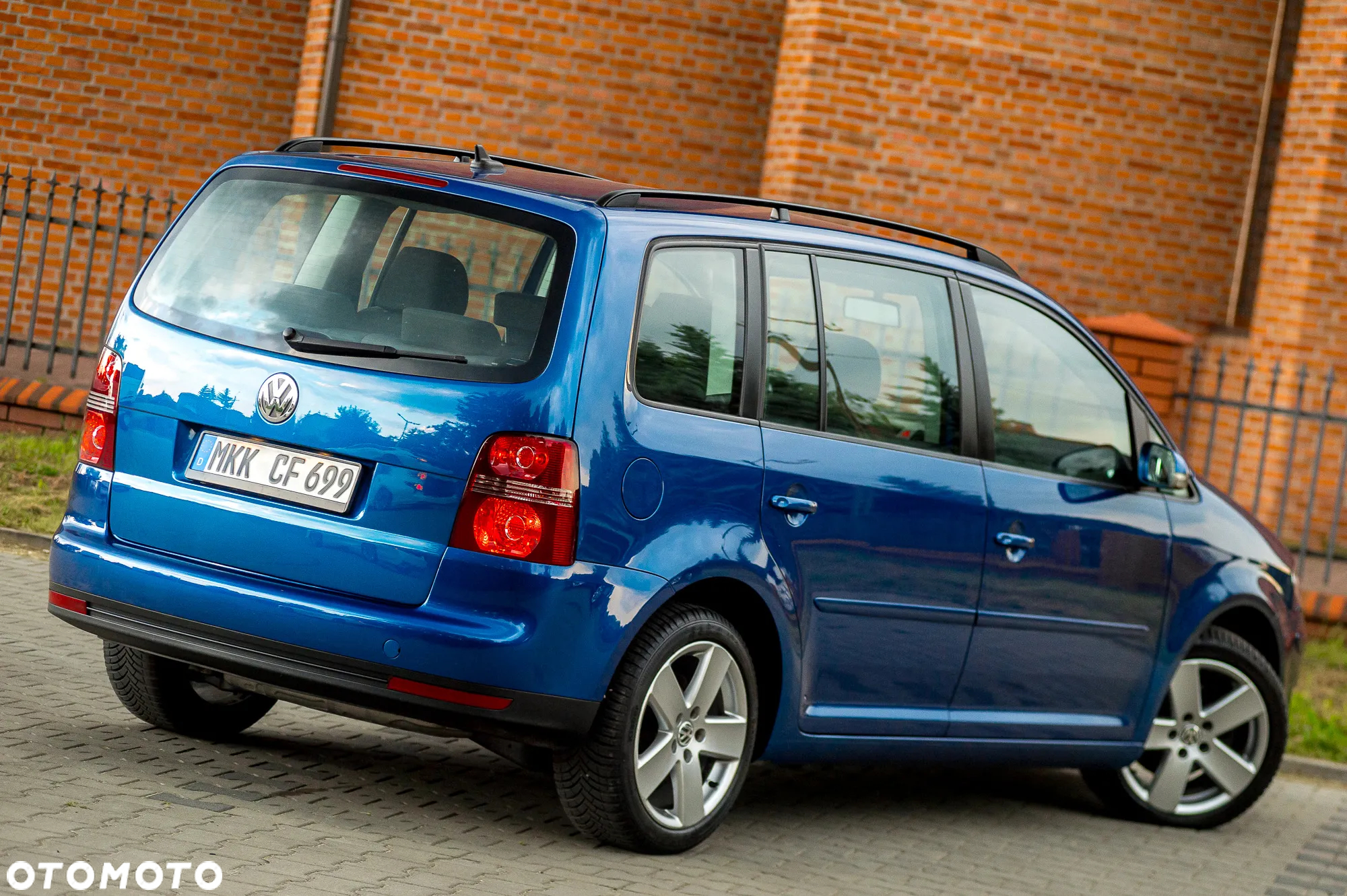 Volkswagen Touran 2.0 TDI DPF Highline - 16