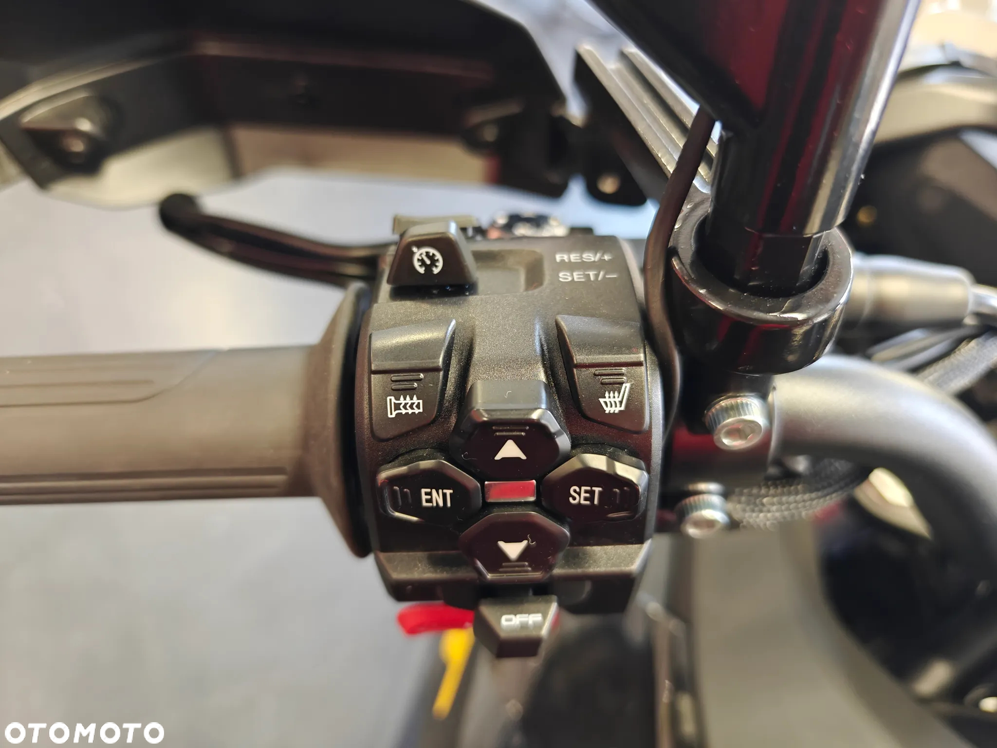 QJMOTOR 900 SX - 11