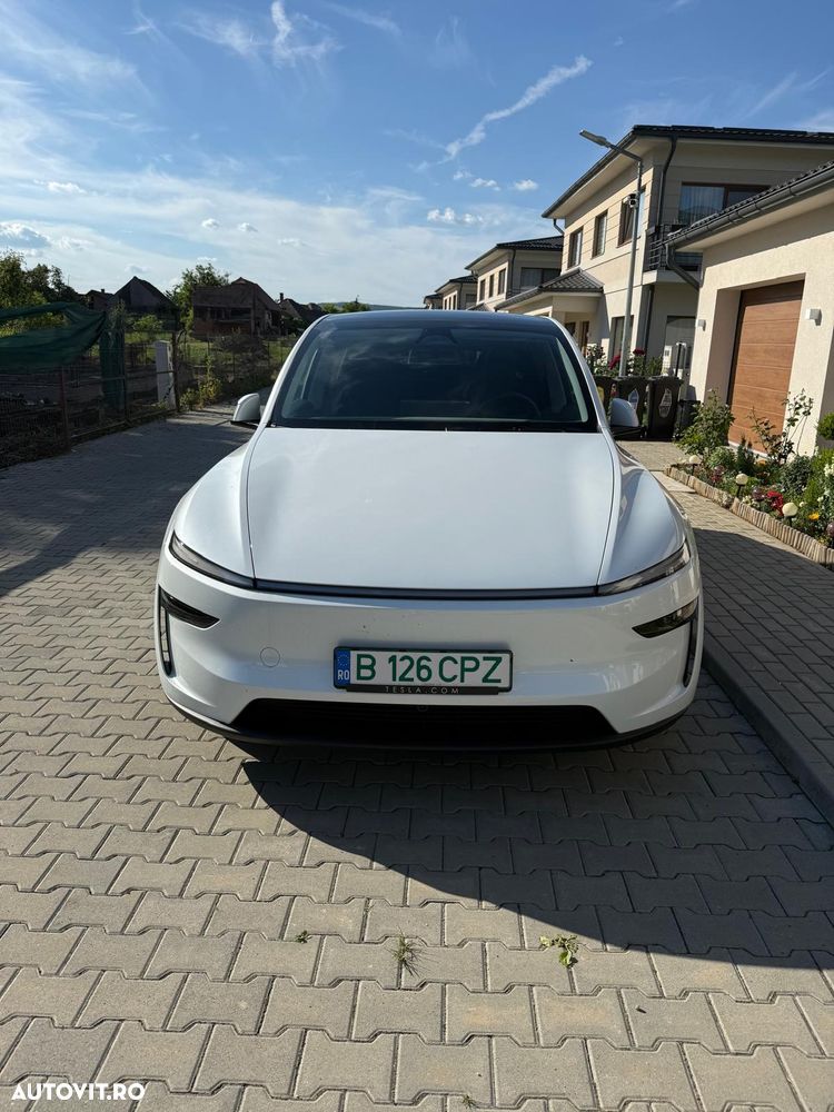 Tesla Model Y Long Range AWD Premium - 1