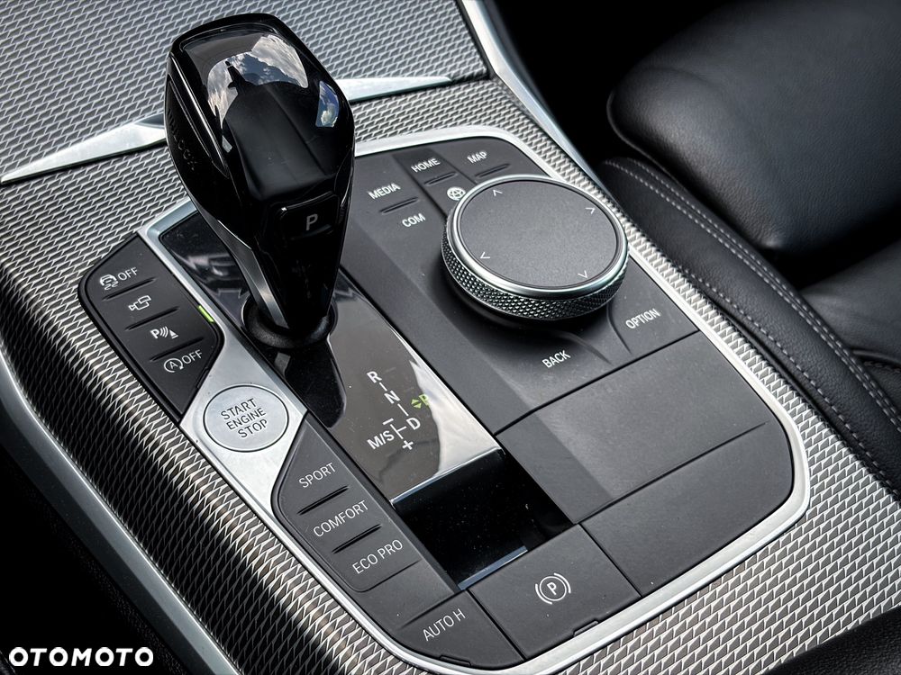 BMW Seria 3 320d Edition M Sport Shadow - 26