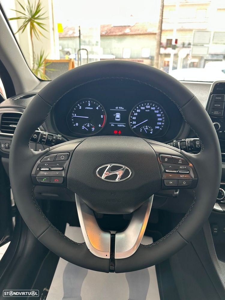 Hyundai i30 CW - 15