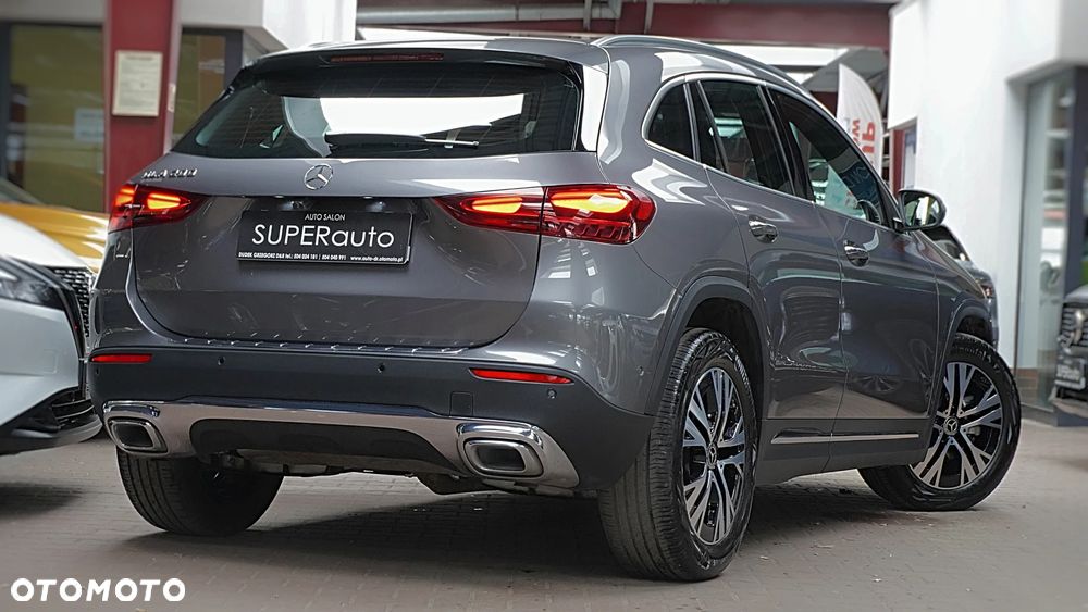 Mercedes-Benz GLA 200 - 11