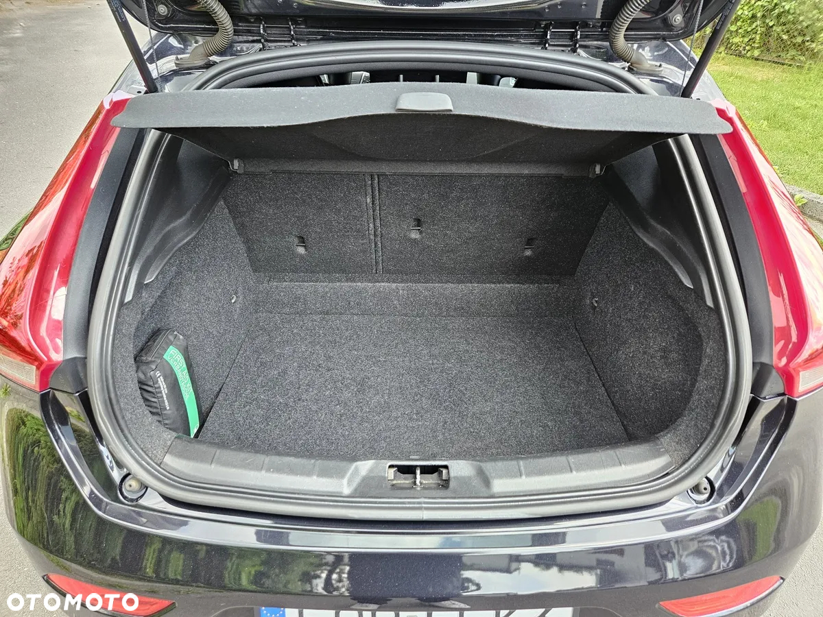 Volvo V40 D2 R-Design - 25