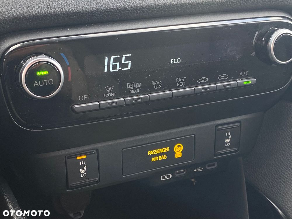 Toyota Yaris Hybrid 1.5 Style - 24