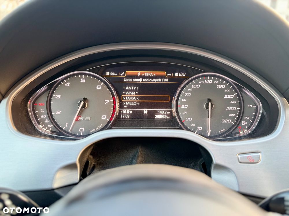 Audi S8 - 22