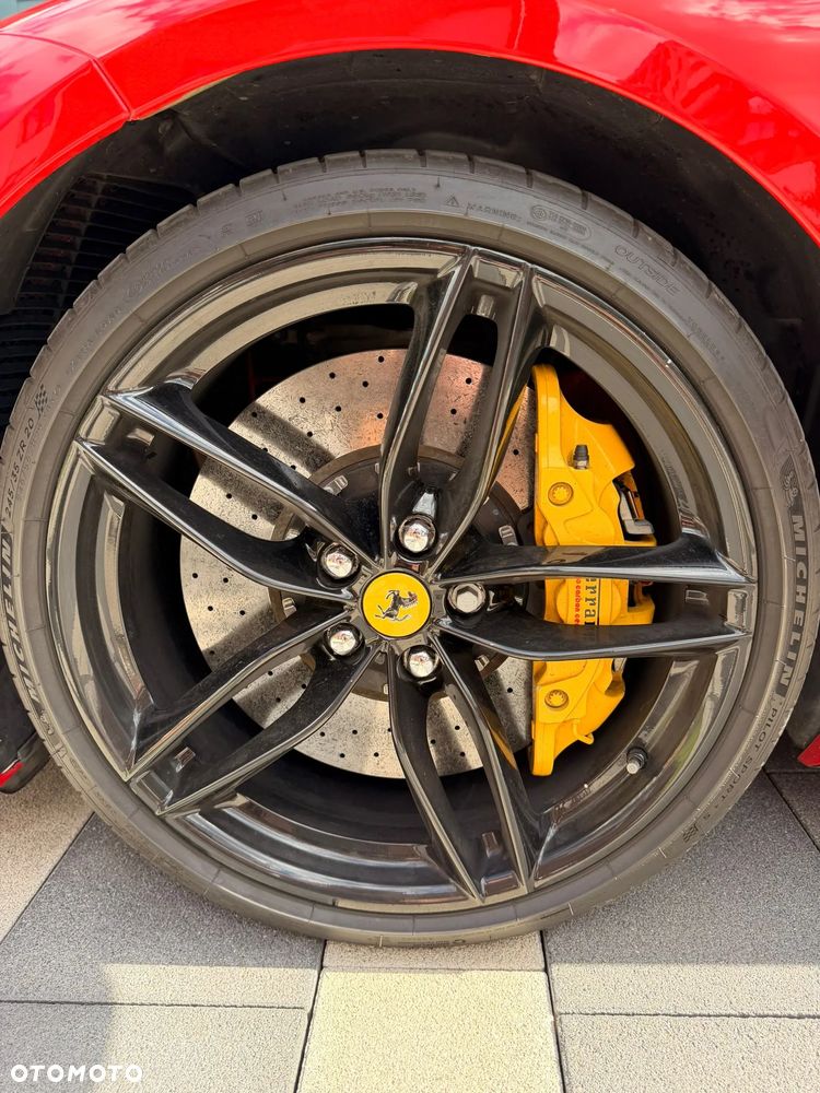 Ferrari 488 - 8