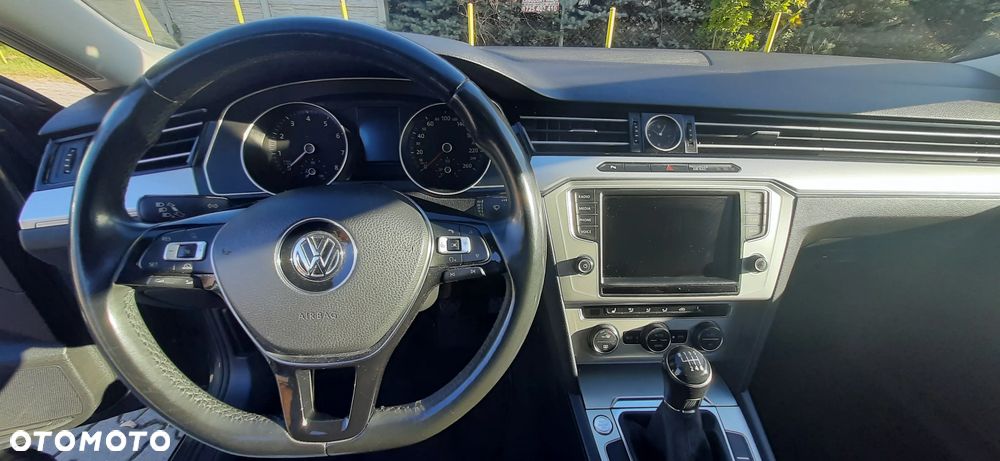 Volkswagen Passat - 14