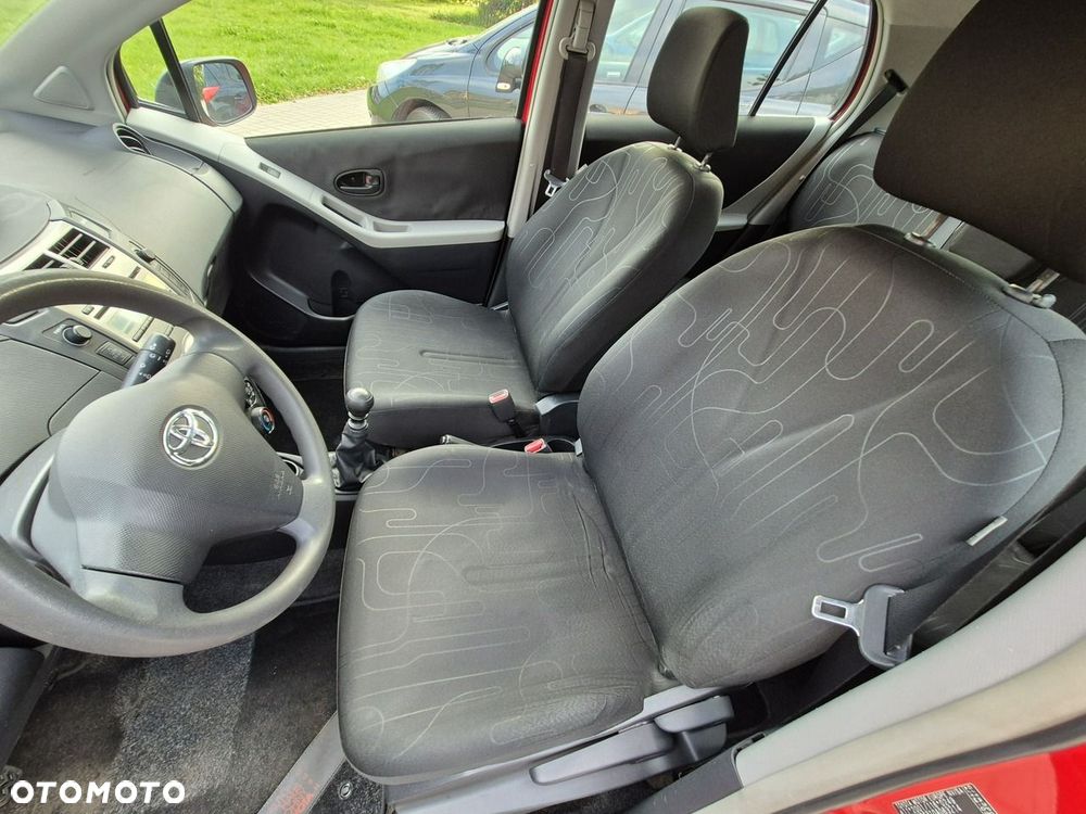 Toyota Yaris - 10