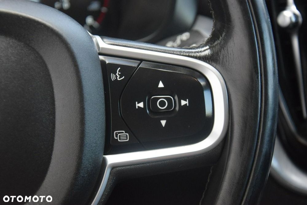 Volvo XC 60 D5 AWD Momentum - 25
