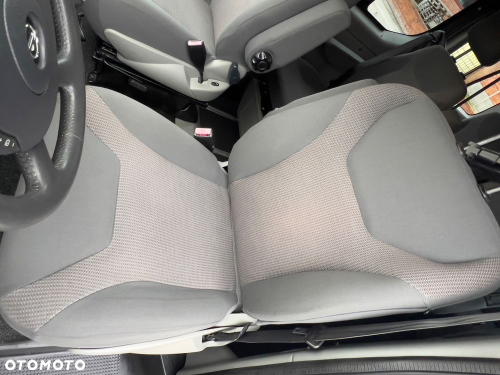 Opel Vivaro - 32