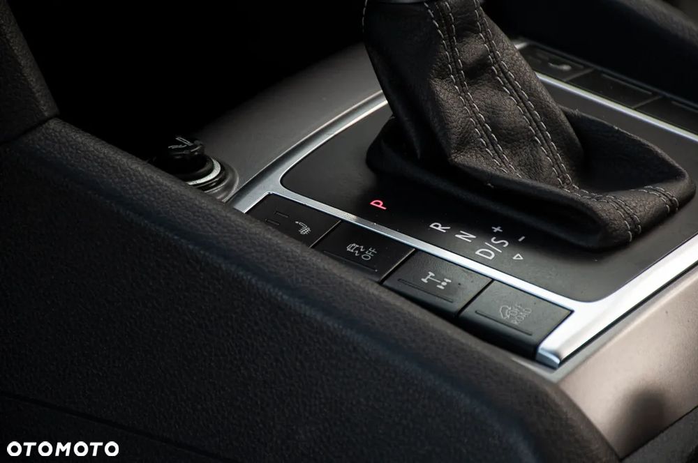 Volkswagen Amarok 2.0 BiTDI BMT Autm Dark Label - 27