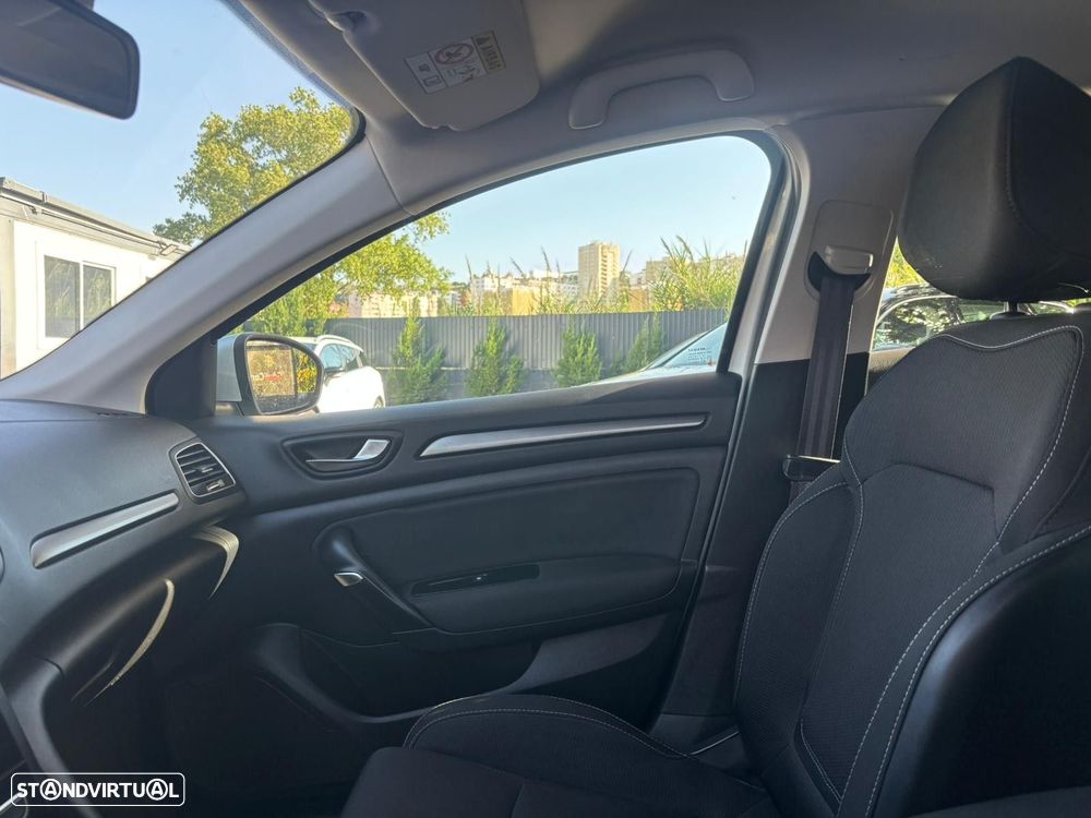 Renault Mégane 1.6 Plug-In Intens - 32